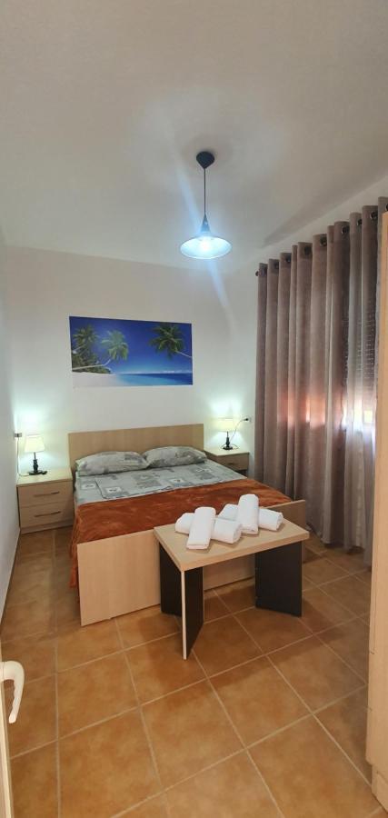 Jone Apartamento Golem (Tirana)