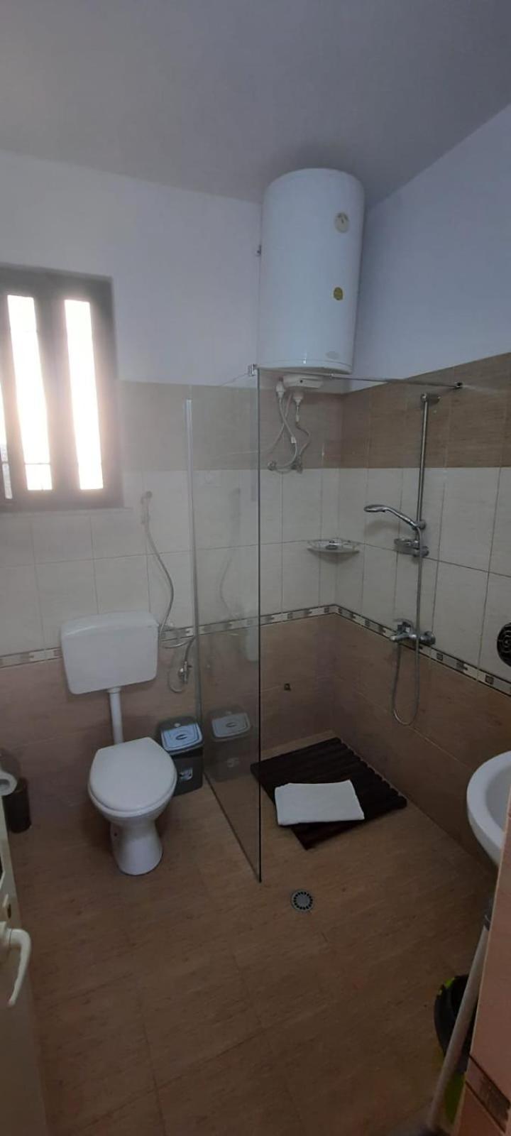 Jone Appartamento Golem (Tirana)